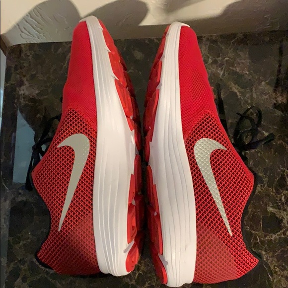 Nike shoes - Picture 2 of 3